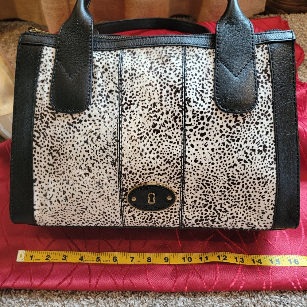 Fossil Black and White Cowhide Look Tote Keyhole Zip Close Bag - Picture 11 of 16